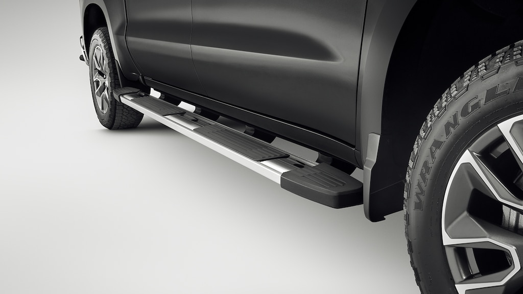 Estribo rectangular de 6 pulgadas cromado para tu camioneta Chevrolet Silverado Turbo 2025